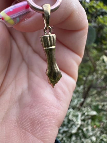 18ct Gold Figa hand pendant