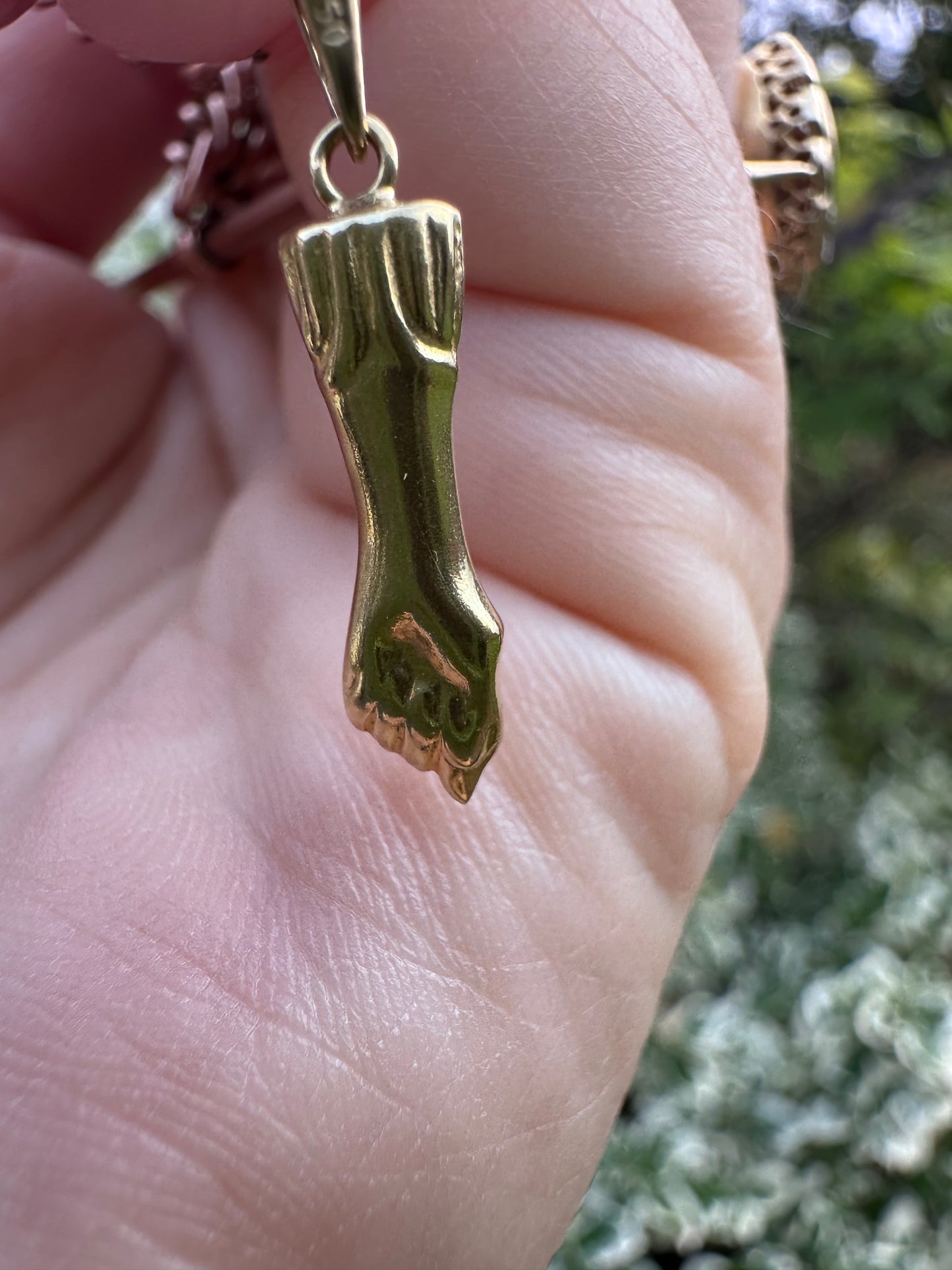 18ct Gold Figa hand pendant