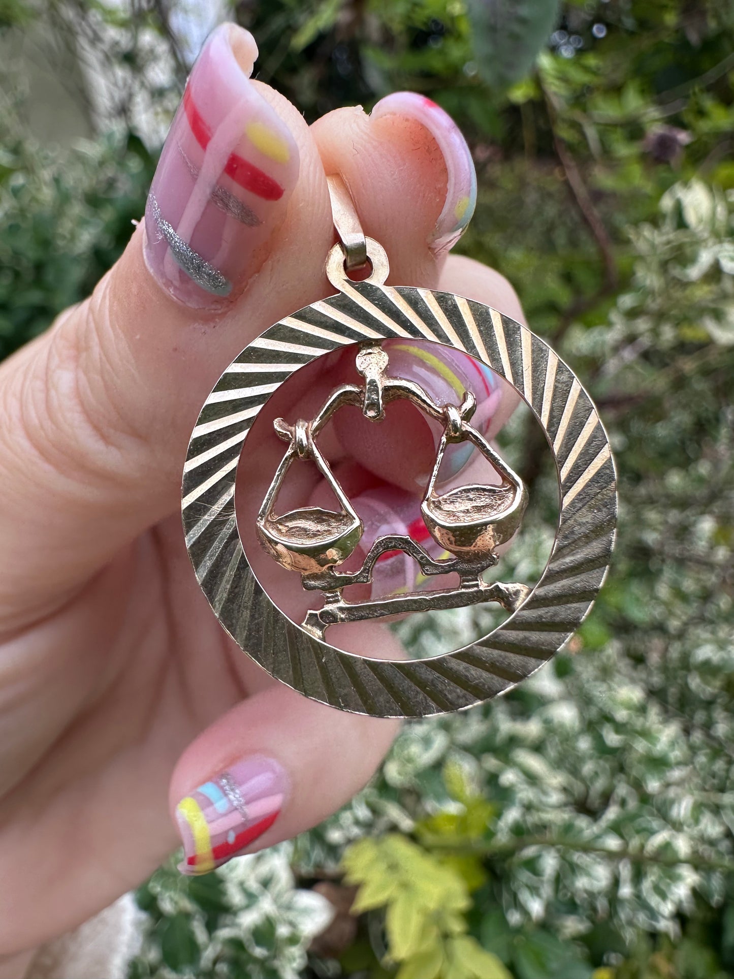 Vintage 9ct Gold Libra Charm with engine turned frame