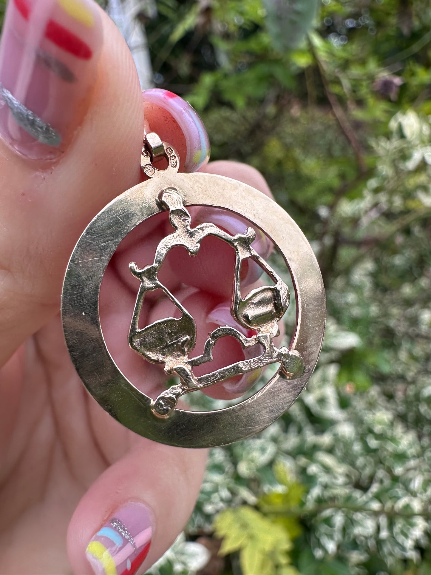 Vintage 9ct Gold Libra Charm with engine turned frame