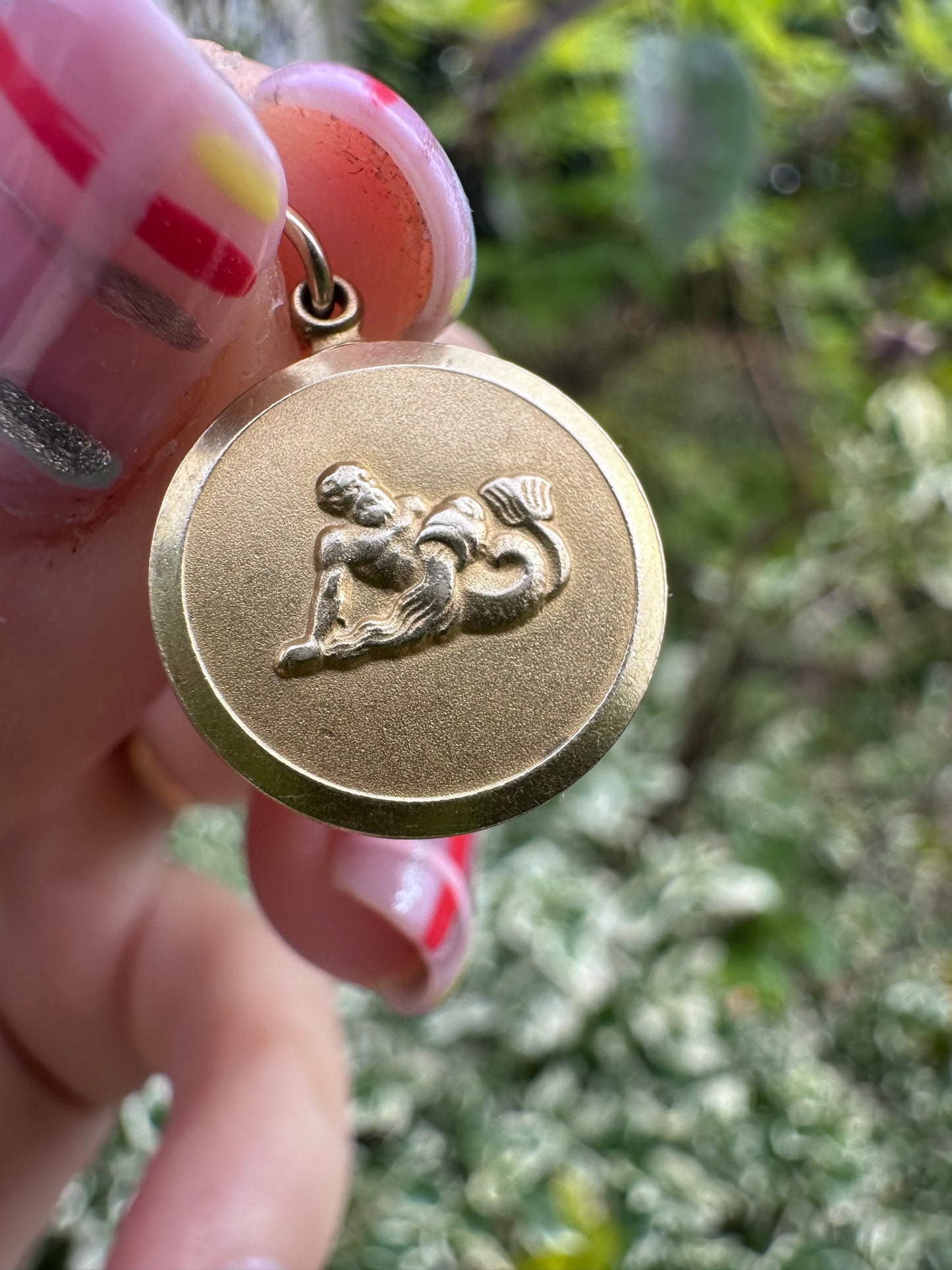 Vintage 9ct Gold Round Aquarius charm