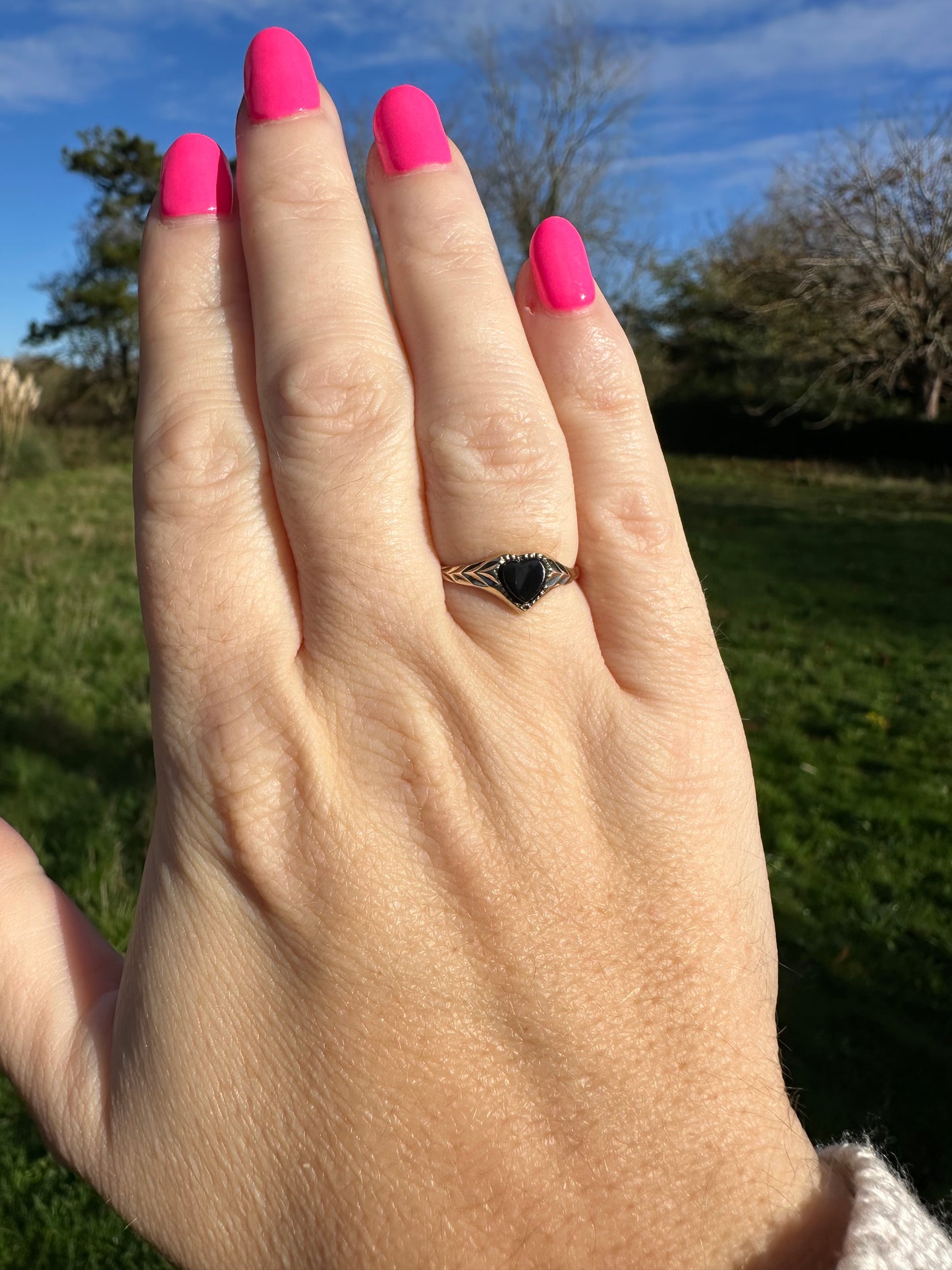 Vintage 9ct Onyx Heart Signet ring