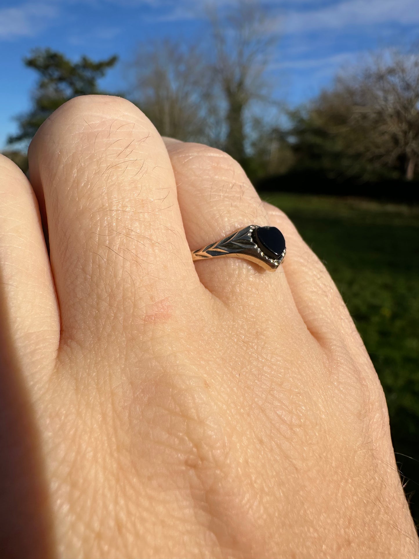 Vintage 9ct Onyx Heart Signet ring