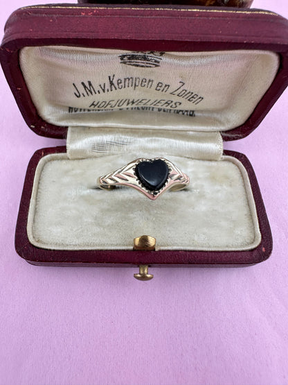 Vintage 9ct Onyx Heart Signet ring