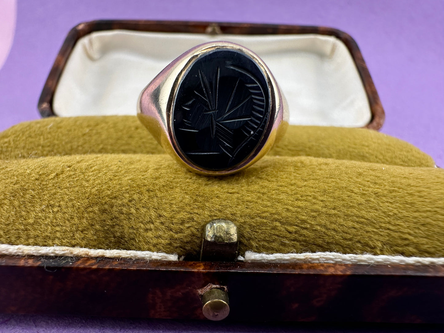 Vintage 9ct Gold Hematite Warrior Intaglio Signet ring