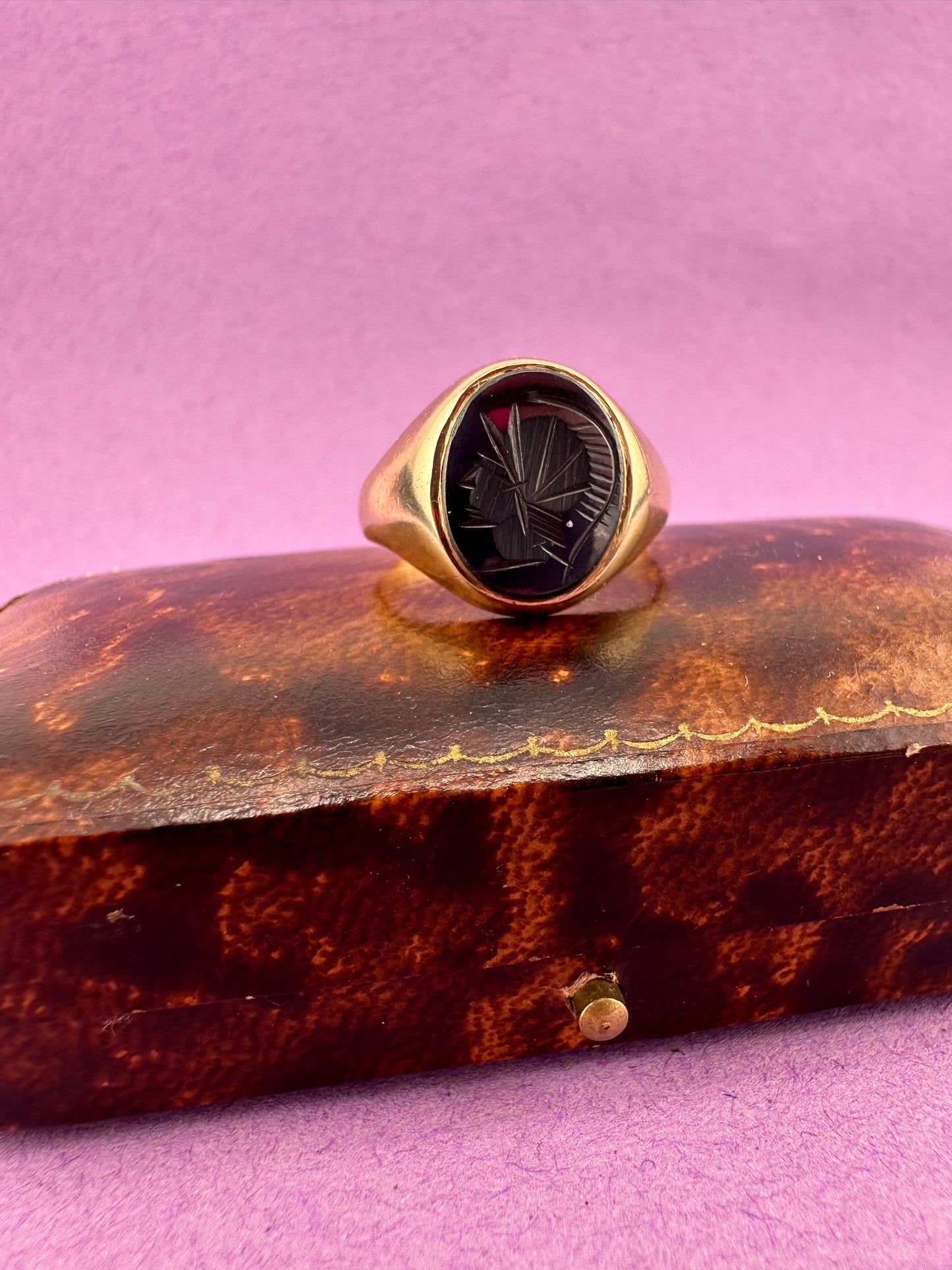 Vintage 9ct Gold Hematite Warrior Intaglio Signet ring