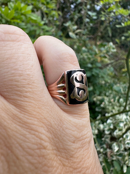 9ct Rose Gold & Onyx S Initial Ring