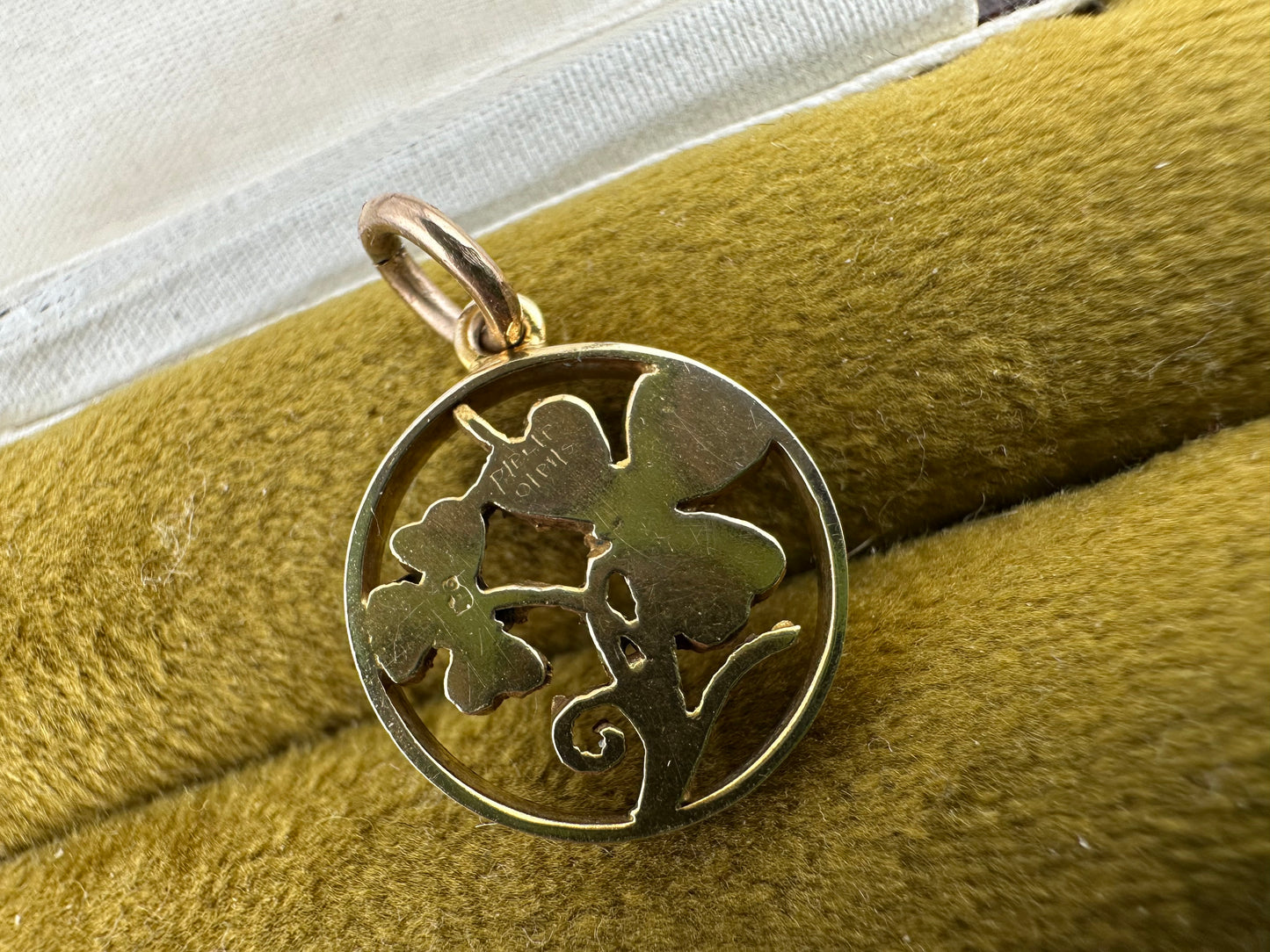 Vintage 9ct gold Clover charm