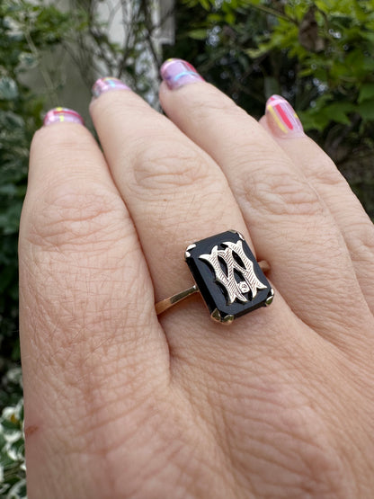 9ct Yellow Gold & Onyx W or M initial ring