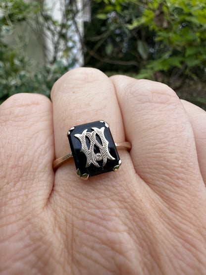 9ct Yellow Gold & Onyx W or M initial ring