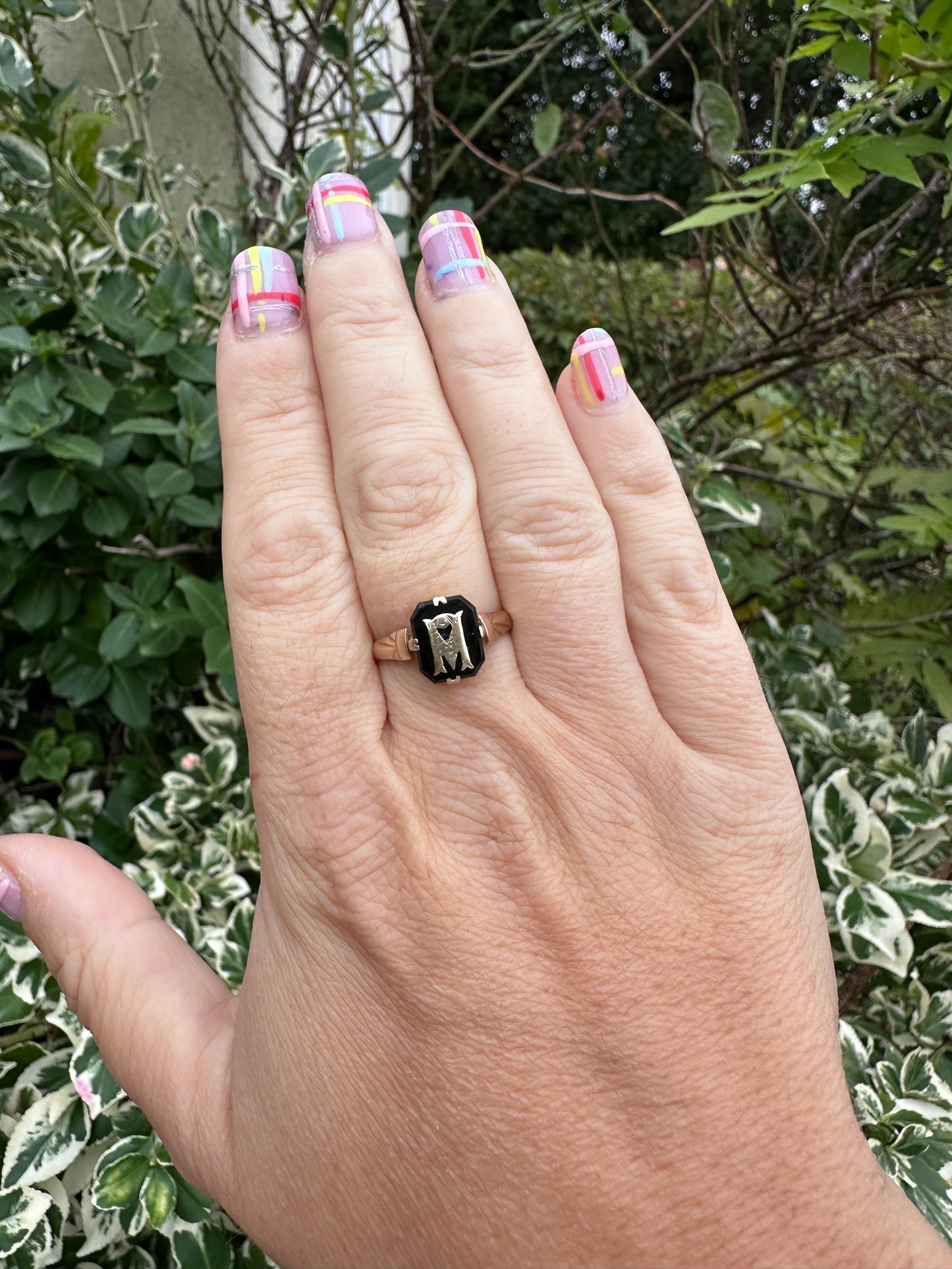 9ct Yellow Gold and Onyx  M or W Initial ring