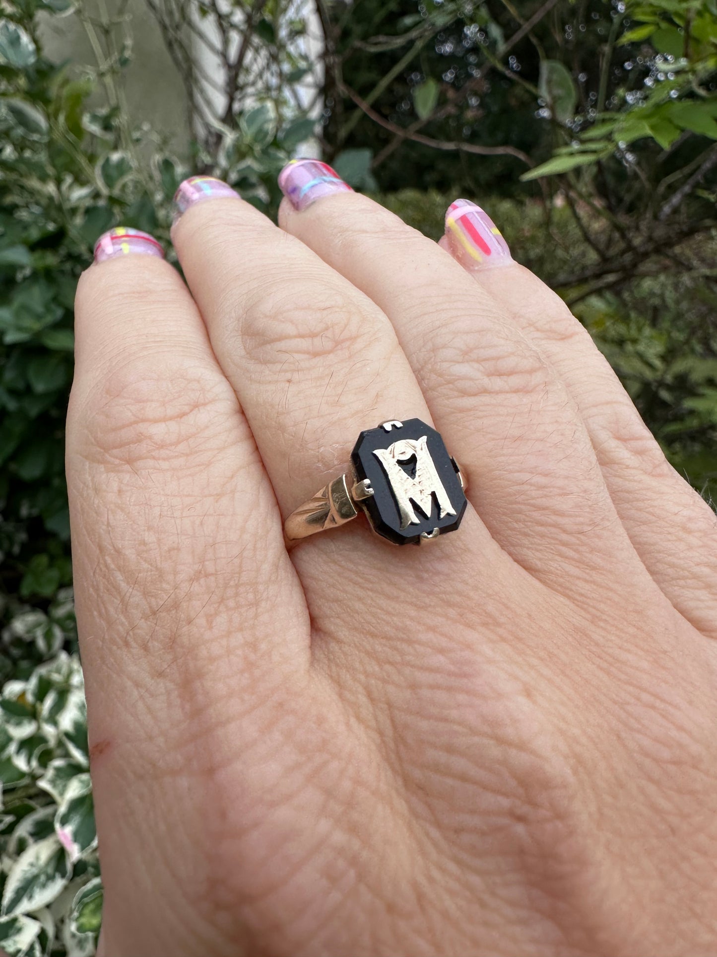 9ct Yellow Gold and Onyx  M or W Initial ring