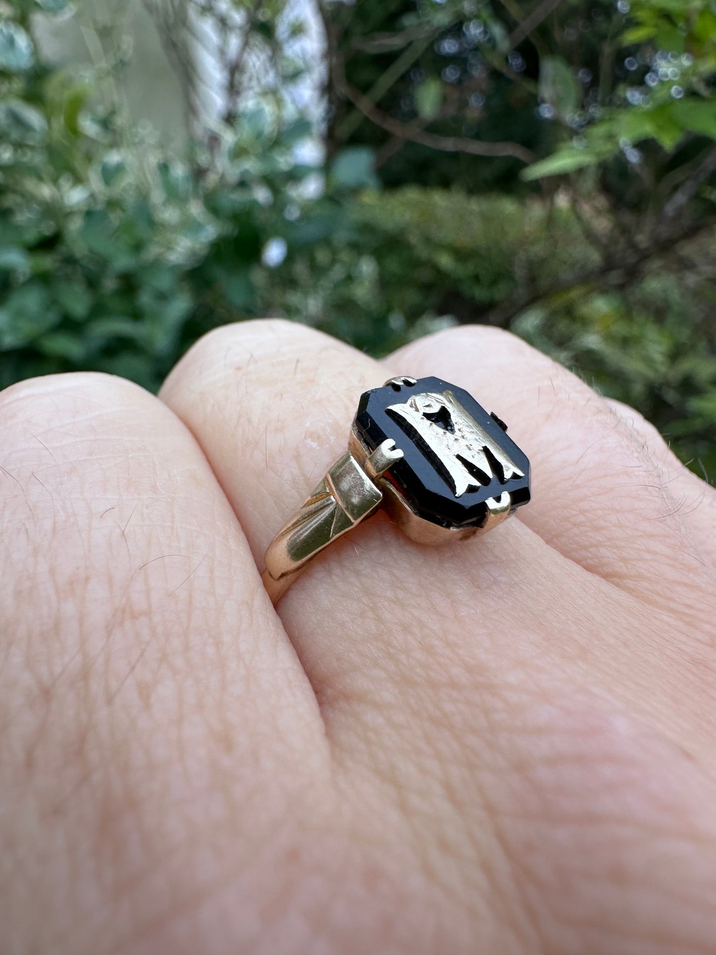 9ct Yellow Gold and Onyx  M or W Initial ring