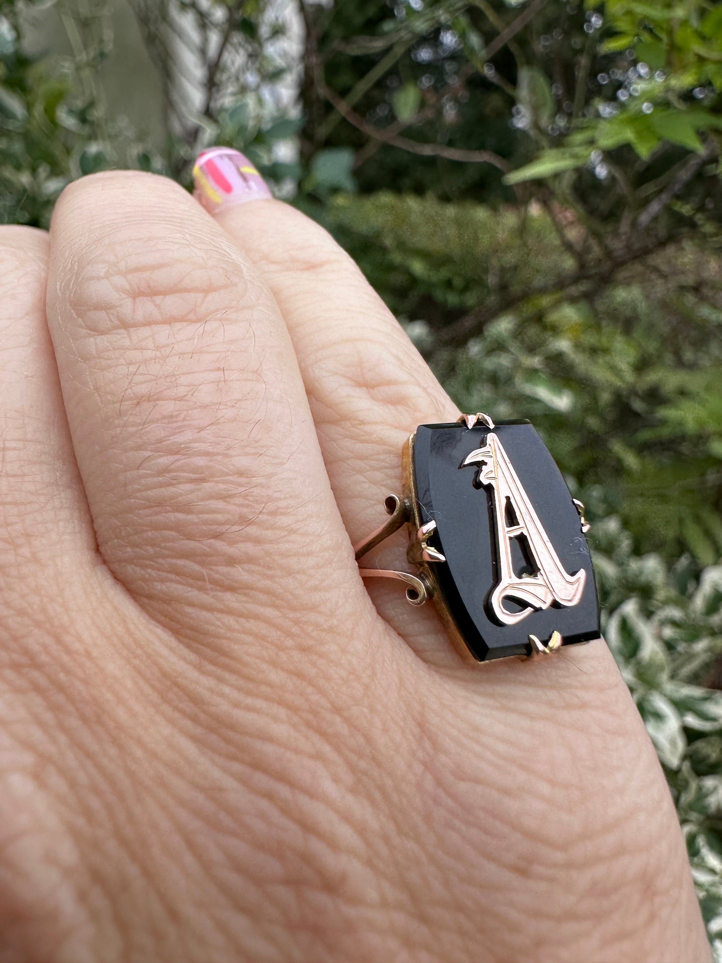 9ct Yellow Gold & Onyx A ring