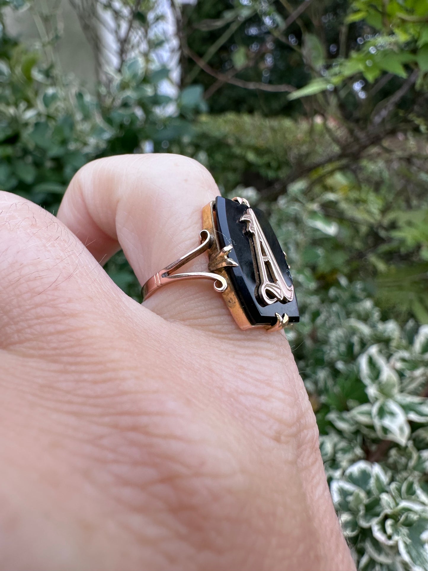 9ct Yellow Gold & Onyx A ring