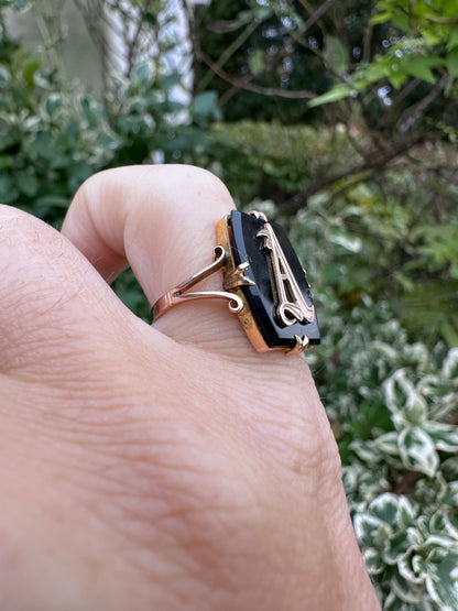 9ct Yellow Gold & Onyx A ring
