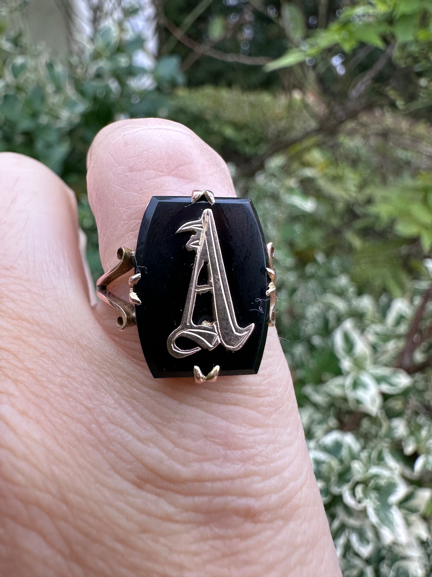 9ct Yellow Gold & Onyx A ring