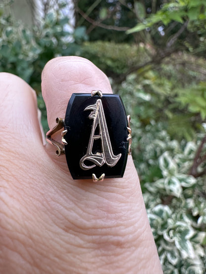 9ct Yellow Gold & Onyx A ring