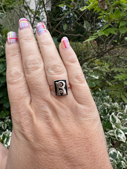 9ct Rose Gold & Onyx R ring