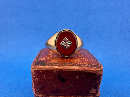 Vintage 9ct Carnelian & Star Set Diamond Signet ring