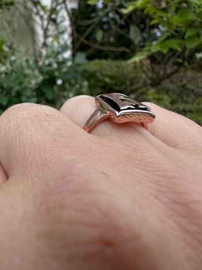 9ct Rose Gold & Onyx R ring