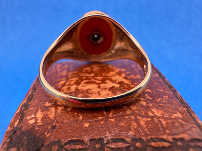 Vintage 9ct Carnelian & Star Set Diamond Signet ring