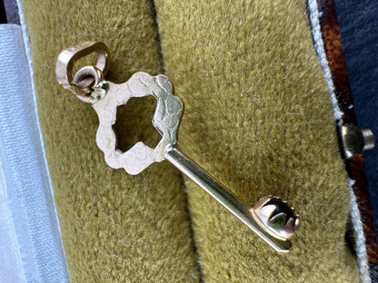 Vintage 14ct Gold Key charm, with green paste stone