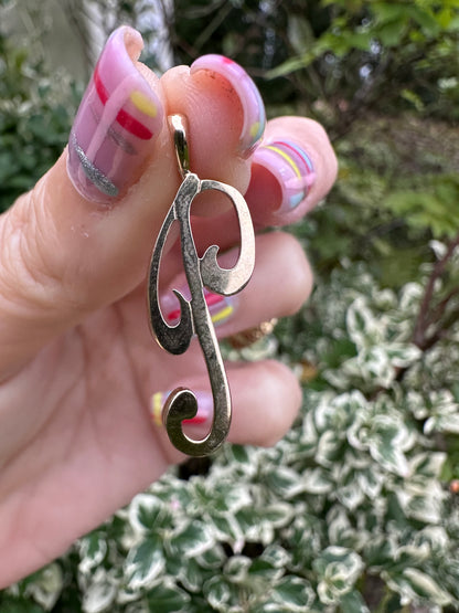 9ct Yellow Gold Cursive P charm