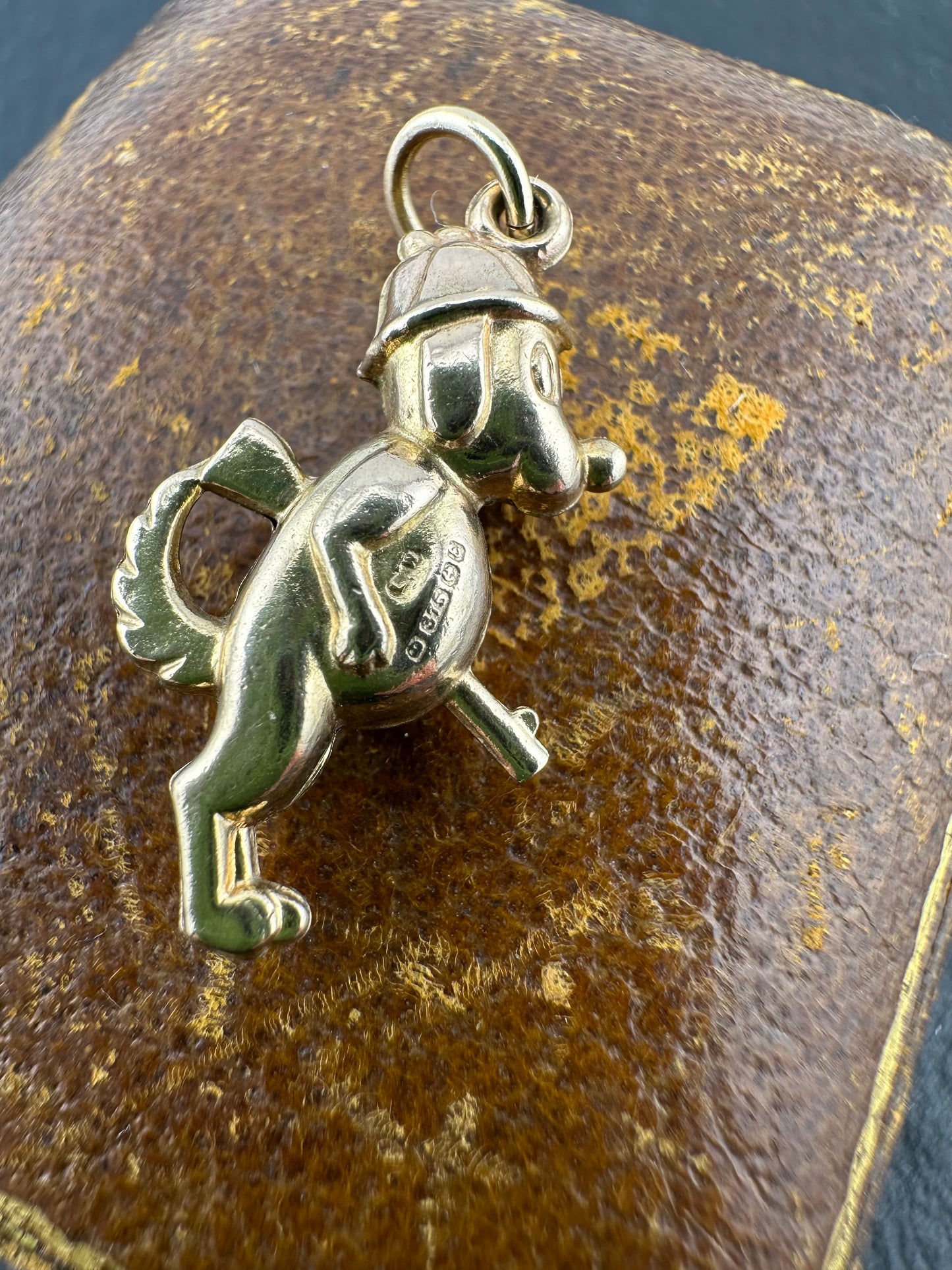 Vintage 9ct Snoopy Charm