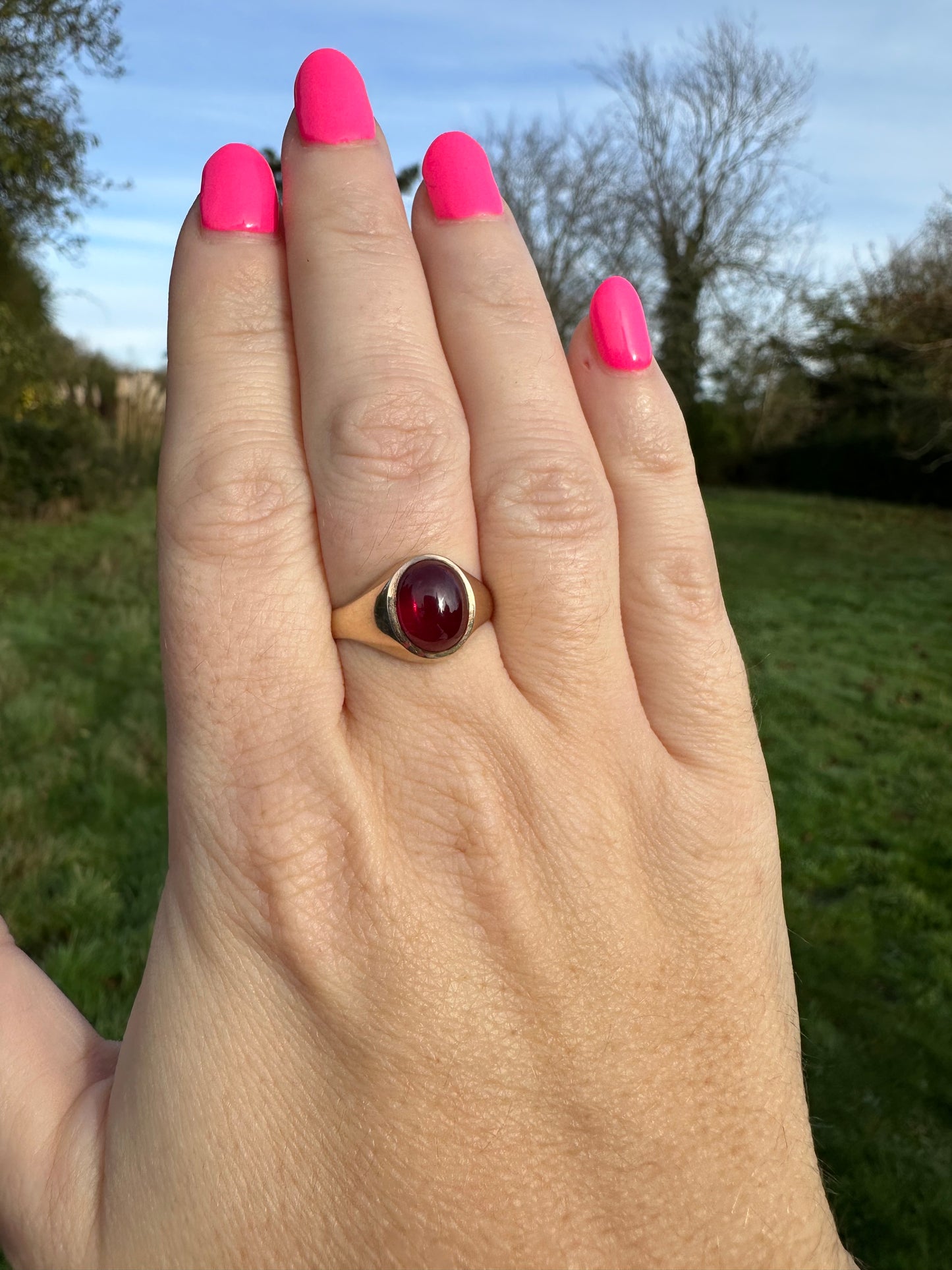 Vintage 9ct Synthetic Ruby Cabochon Signet ring