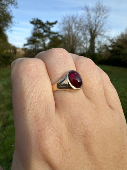 Vintage 9ct Synthetic Ruby Cabochon Signet ring