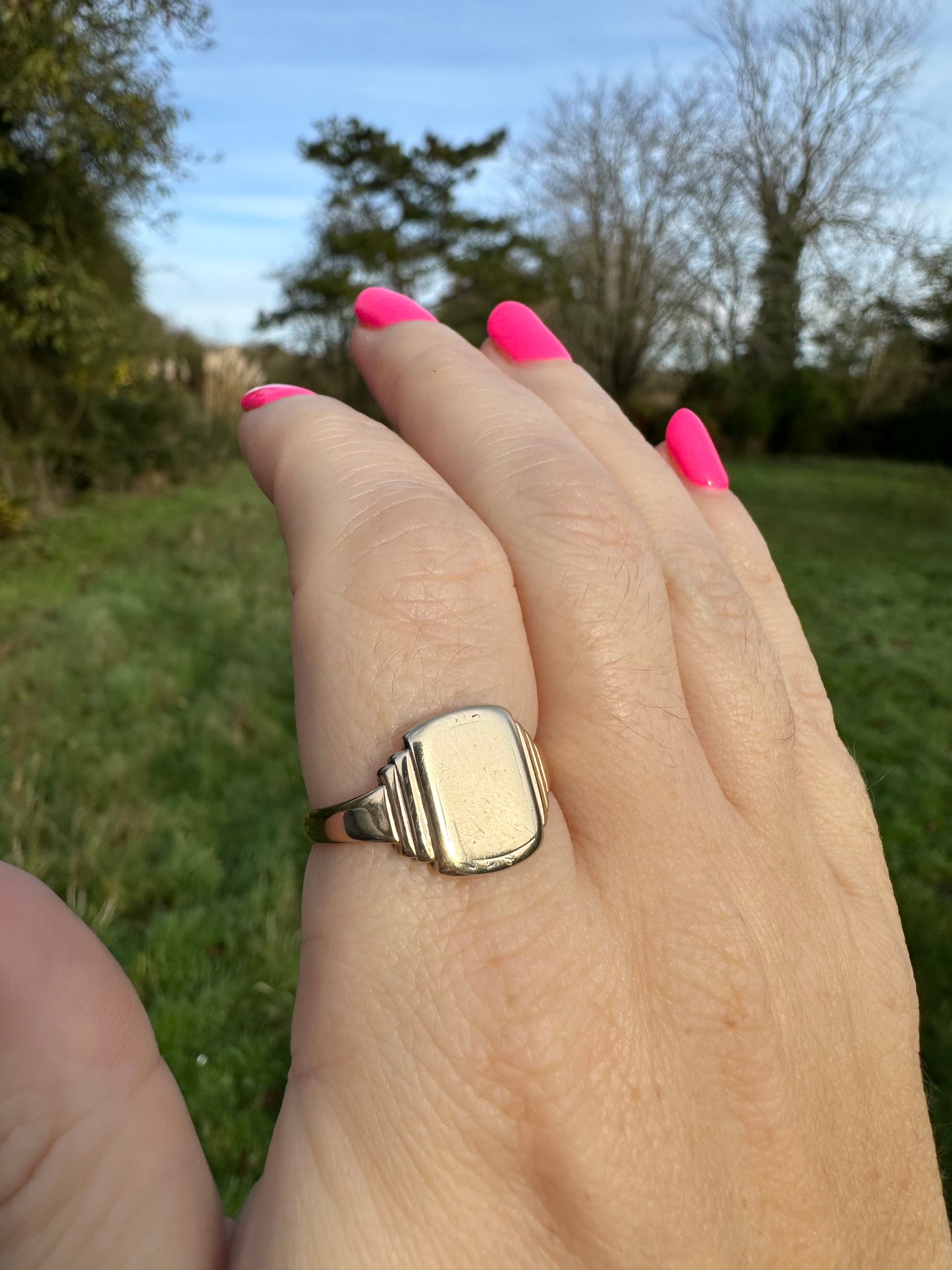 Vintage 9ct Gold Step Shoulder Signet ring