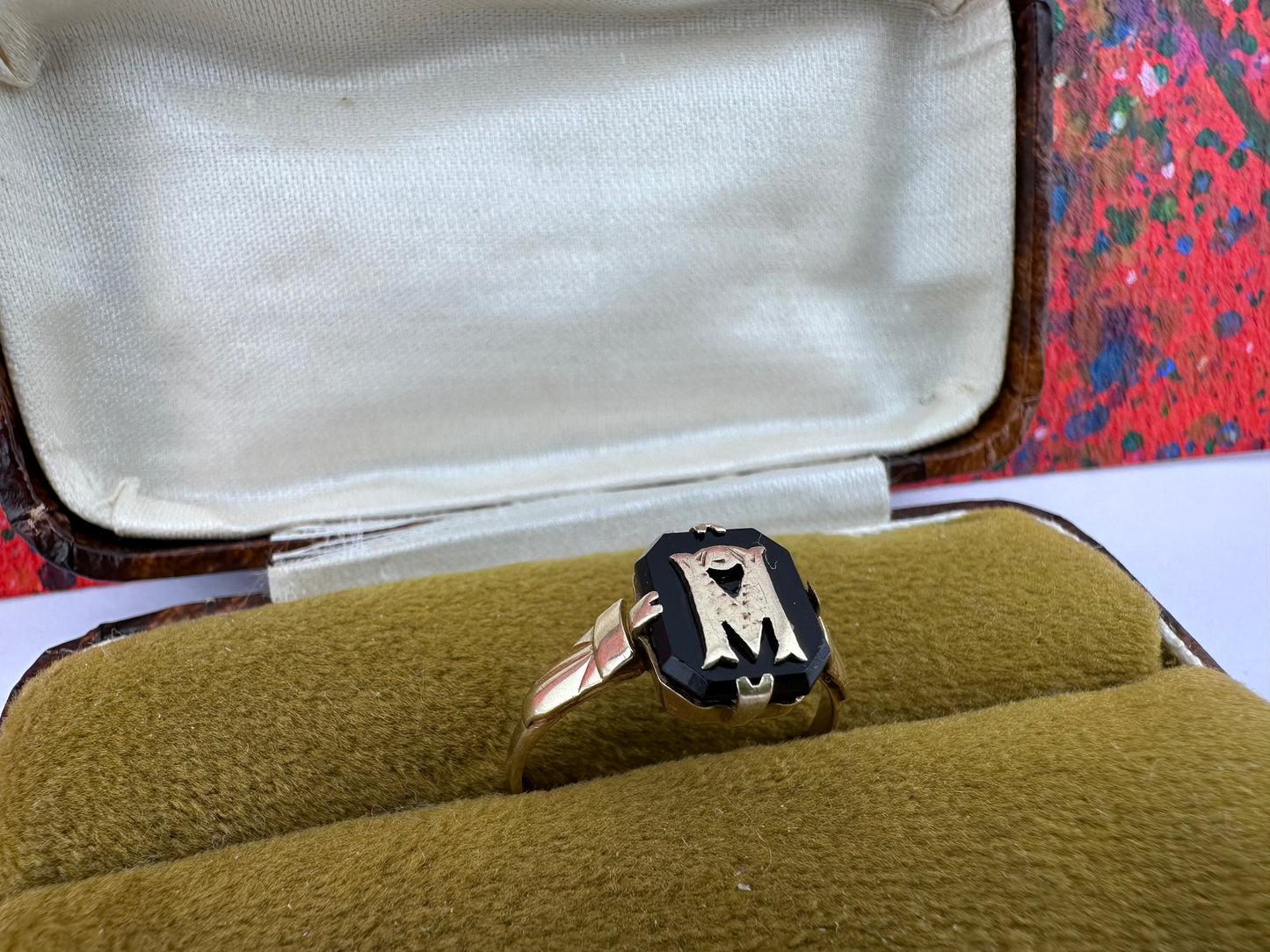 9ct Yellow Gold and Onyx  M or W Initial ring