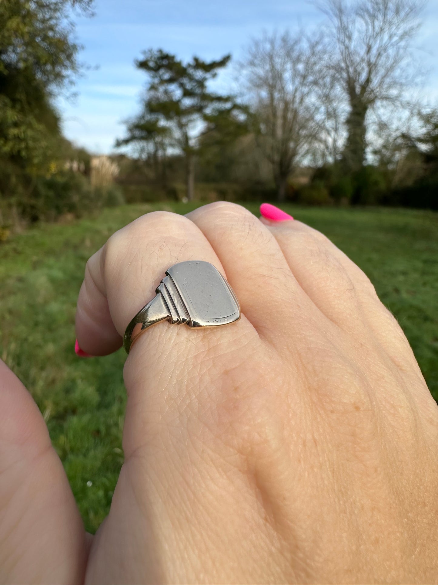 Vintage 9ct Gold Step Shoulder Signet ring