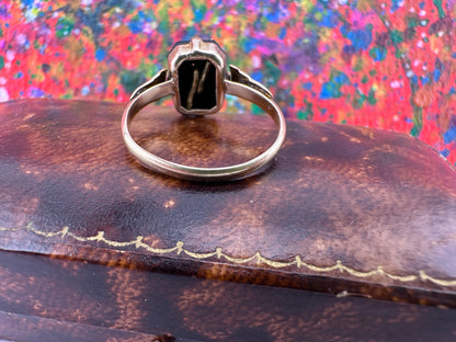 9ct Yellow Gold and Onyx  M or W Initial ring