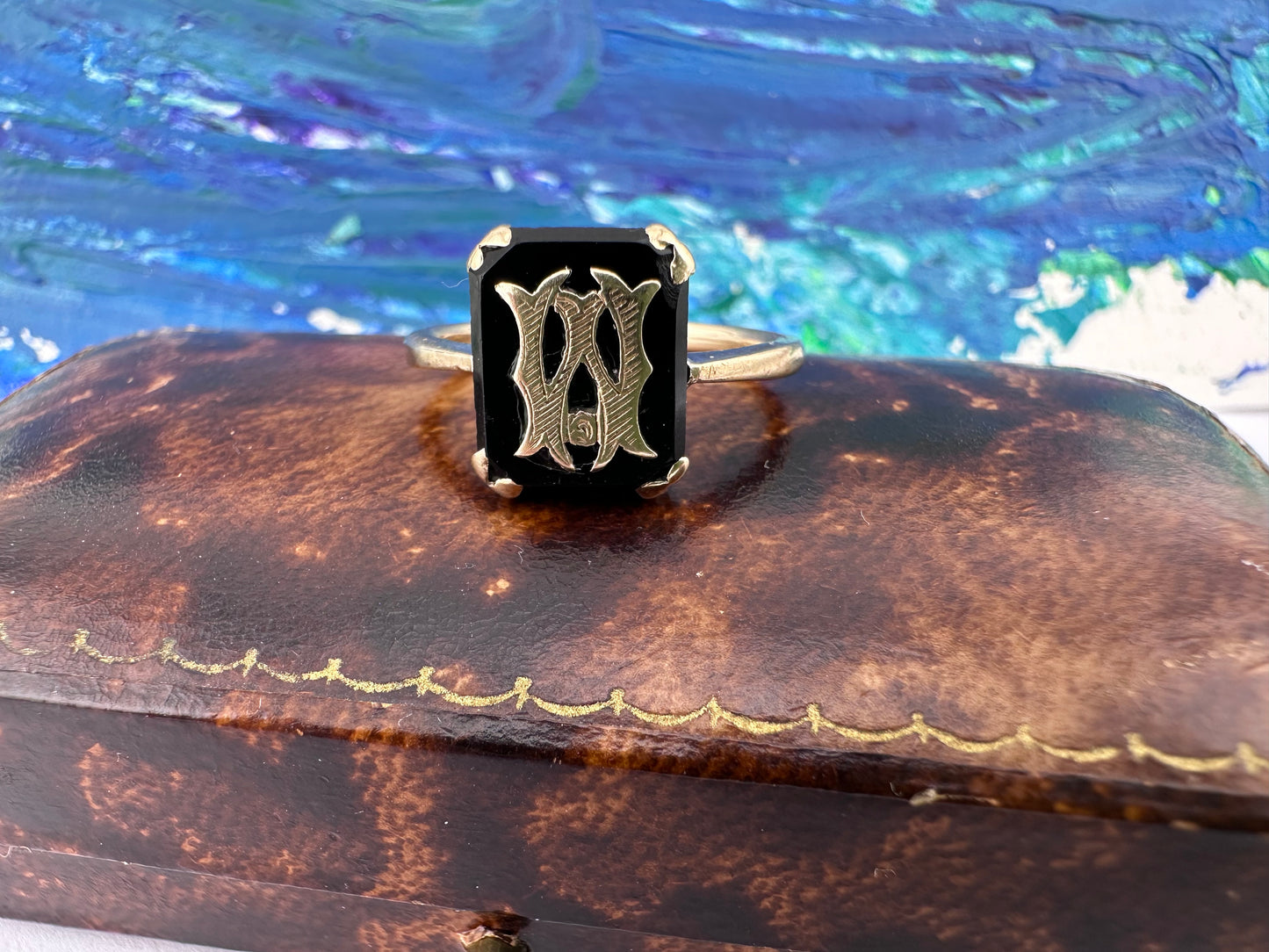 9ct Yellow Gold & Onyx W or M initial ring