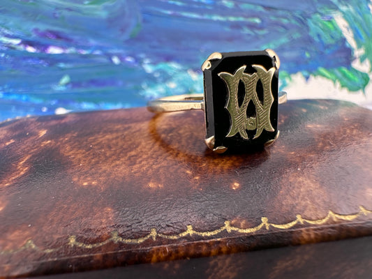 9ct Yellow Gold & Onyx W or M initial ring