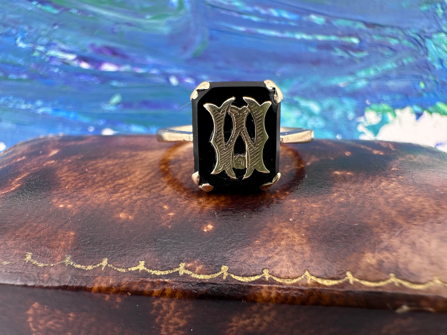 9ct Yellow Gold & Onyx W or M initial ring