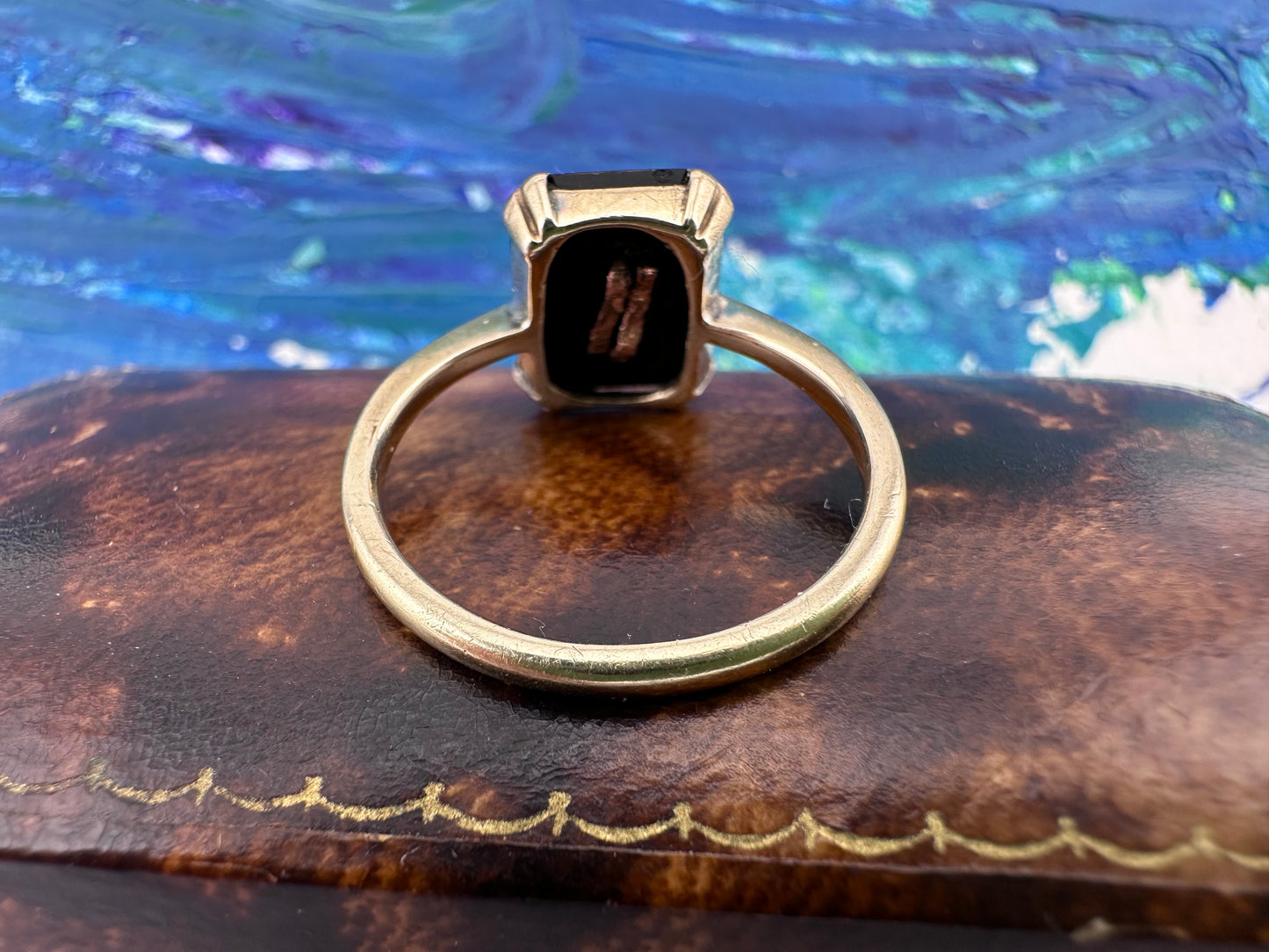 9ct Yellow Gold & Onyx W or M initial ring