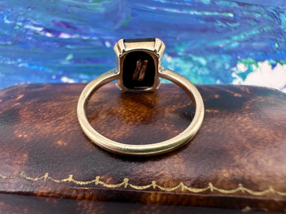 9ct Yellow Gold & Onyx W or M initial ring