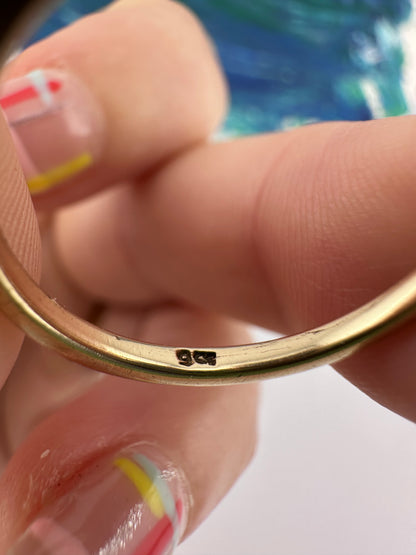 9ct Yellow Gold & Onyx W or M initial ring