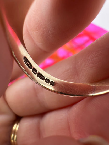 Vintage 9ct Yellow Gold & Onyx P ring with accent Diamond