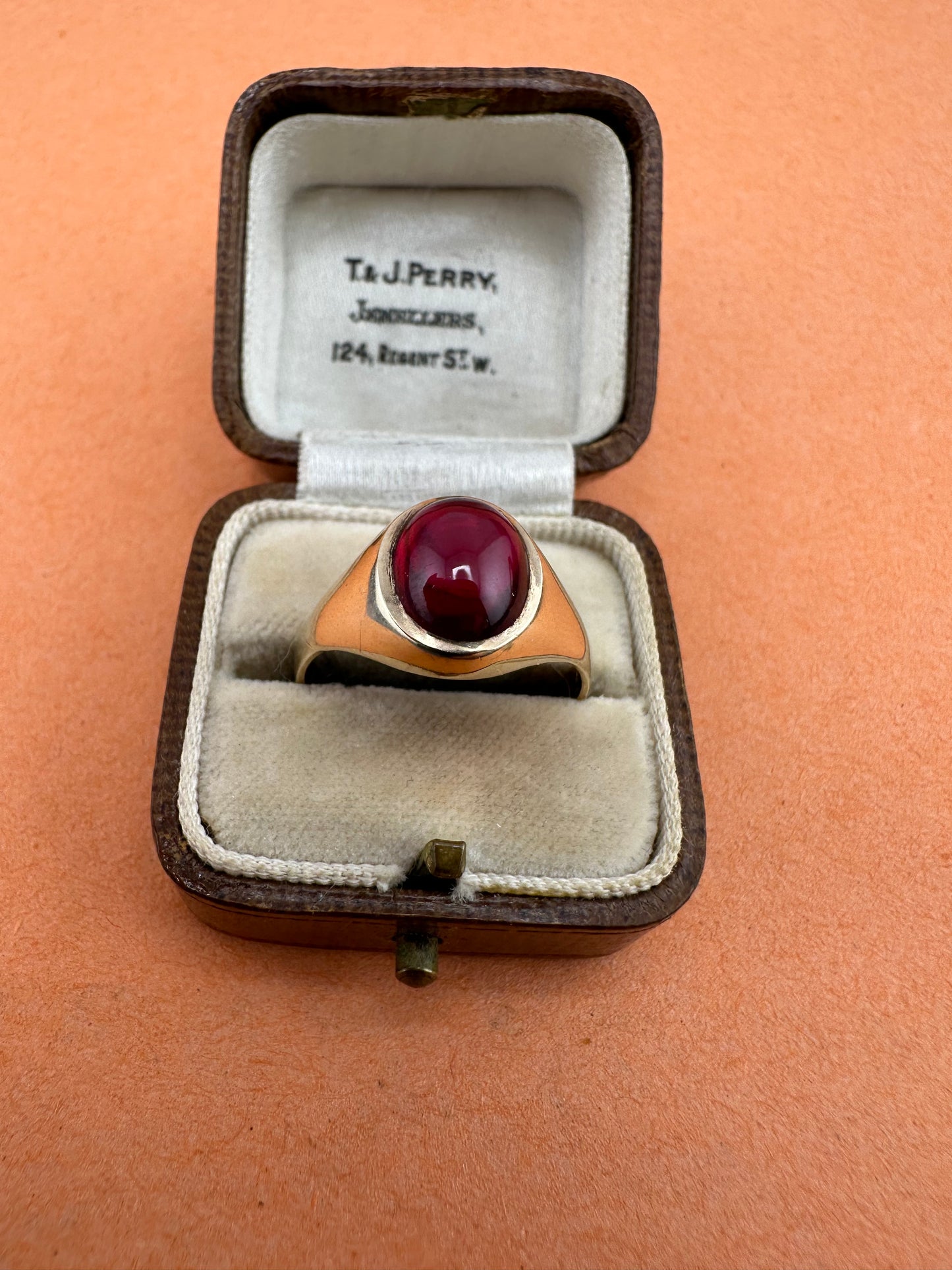 Vintage 9ct Synthetic Ruby Cabochon Signet ring