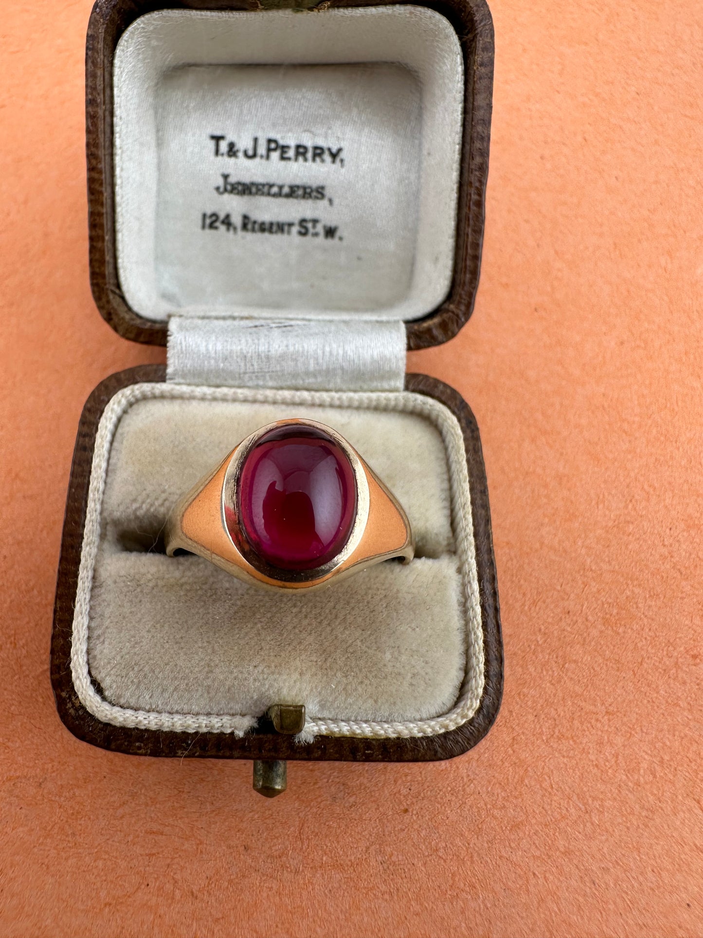 Vintage 9ct Synthetic Ruby Cabochon Signet ring