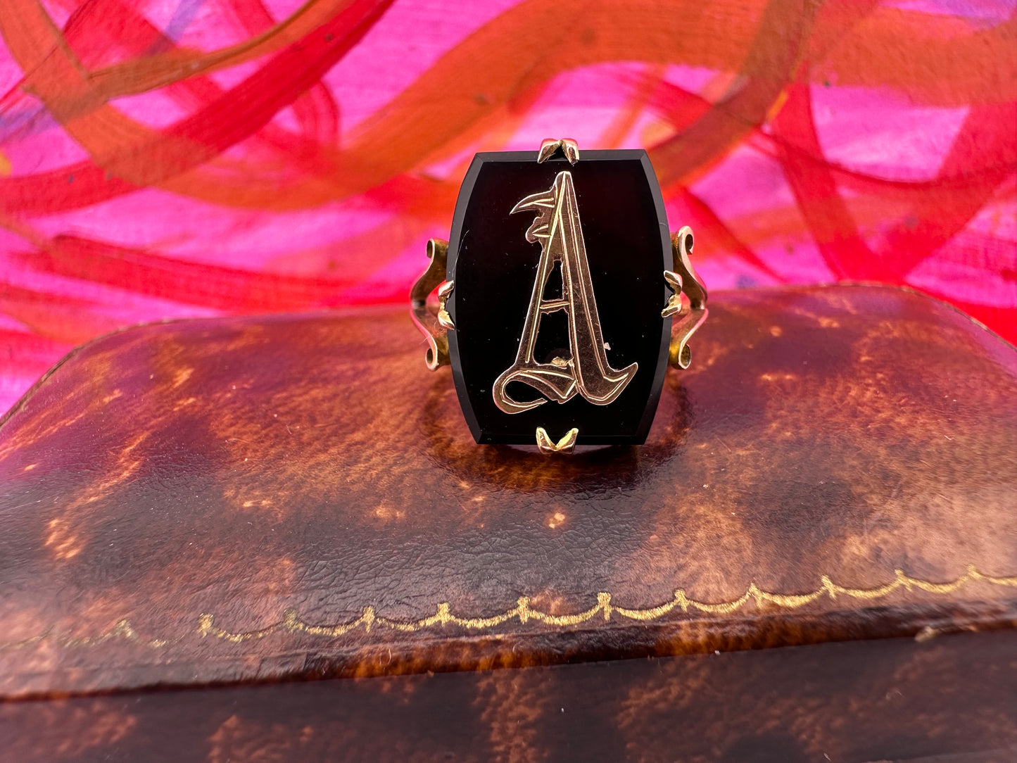 9ct Yellow Gold & Onyx A ring