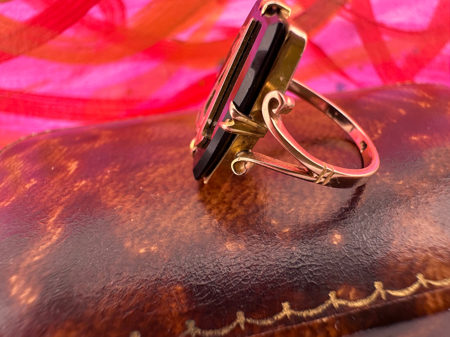 9ct Yellow Gold & Onyx A ring