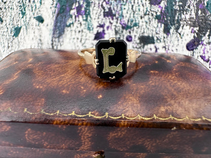 9ct Yellow Gold & Onyx L ring