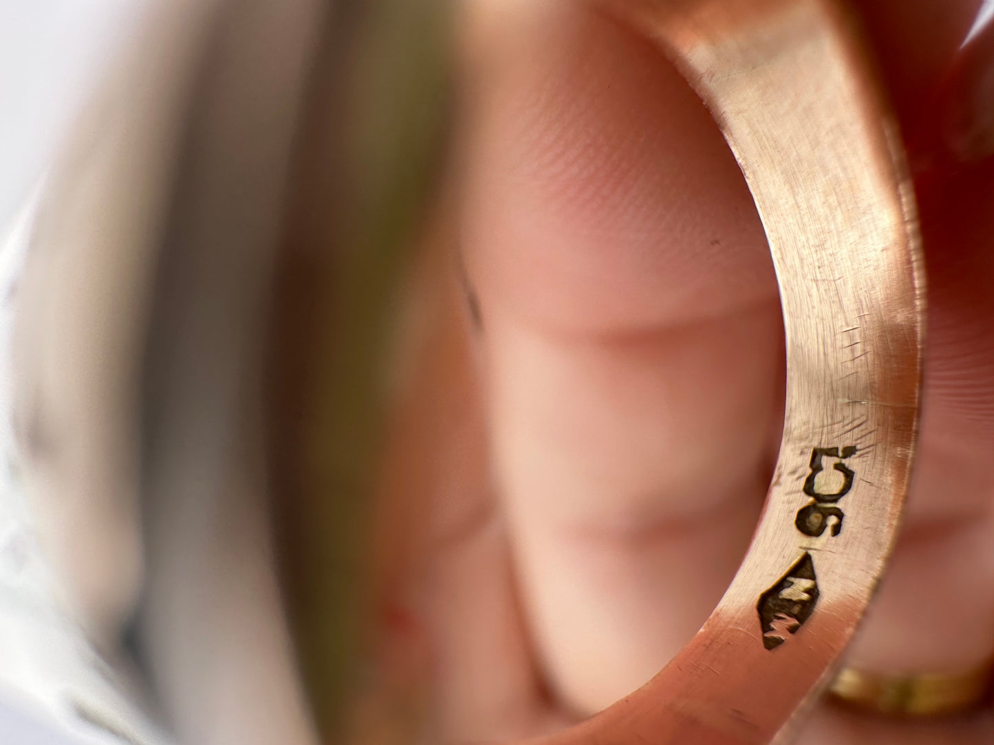 9ct Rose Gold & Onyx S Initial Ring