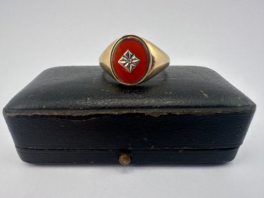 Vintage 9ct Carnelian & Star Set Diamond Signet ring