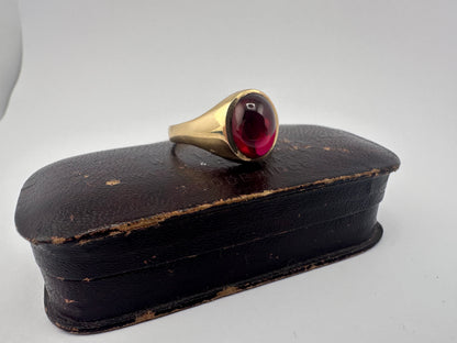 Vintage 9ct Synthetic Ruby Cabochon Signet ring